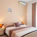 Apartments & Rooms Alagic
